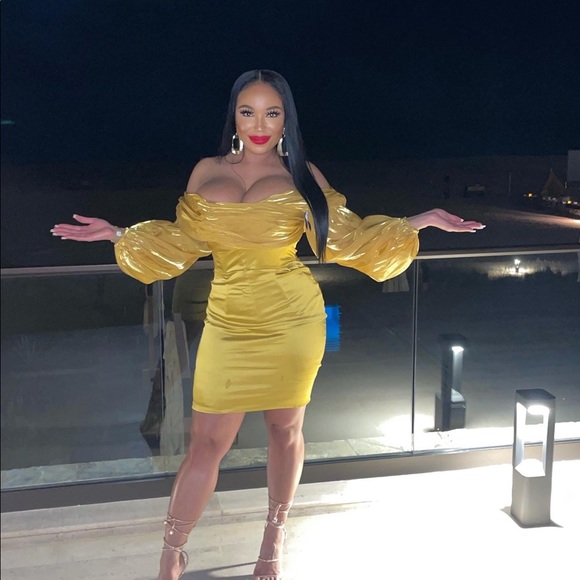 Jacey Gold Off Shoulder Balloon Sleeve Dress - Picture 4 of 4